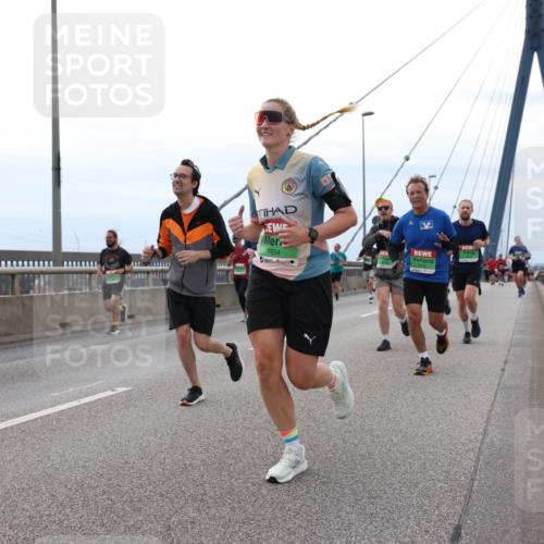 03.10.2025 - Köhlbrandbrückenlauf Lena Gebhardt http://msf.ph/oto/9201920 03.10.2025 15:47:31 Position 2 7654, 7476 meine-sportfotos.de