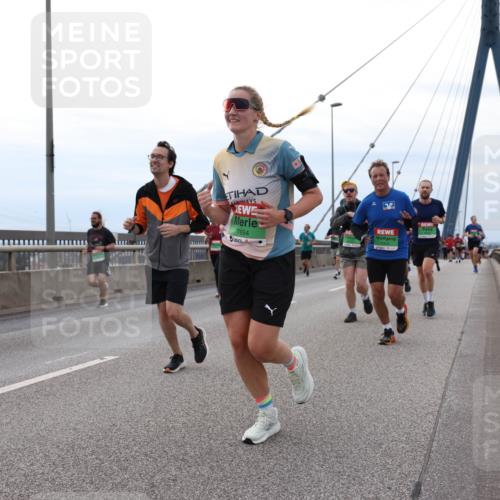 03.10.2025 - Köhlbrandbrückenlauf Lena Gebhardt http://msf.ph/oto/9201921 03.10.2025 15:47:31 Position 2 7654 meine-sportfotos.de