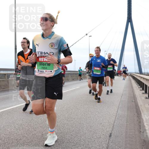 03.10.2025 - Köhlbrandbrückenlauf Lena Gebhardt http://msf.ph/oto/9201923 03.10.2025 15:47:32 Position 2 7654 meine-sportfotos.de