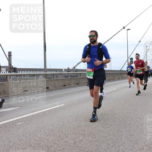03.10.2025 - Köhlbrandbrückenlauf Lena Gebhardt http://msf.ph/oto/9201937 03.10.2025 15:47:34 Position 2  meine-sportfotos.de