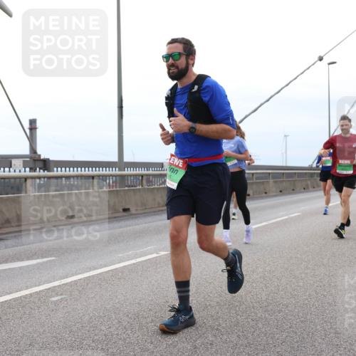 03.10.2025 - Köhlbrandbrückenlauf Lena Gebhardt http://msf.ph/oto/9201939 03.10.2025 15:47:35 Position 2  meine-sportfotos.de