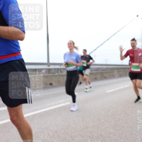 03.10.2025 - Köhlbrandbrückenlauf Lena Gebhardt http://msf.ph/oto/9201941 03.10.2025 15:47:35 Position 2 35 meine-sportfotos.de