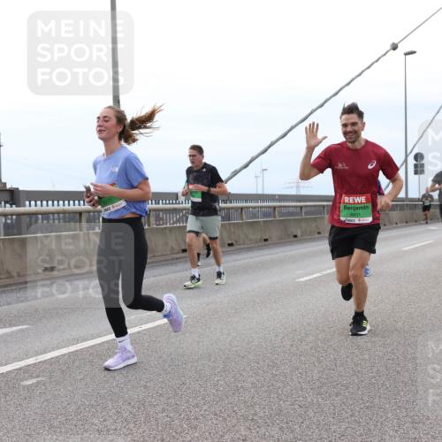 03.10.2025 - Köhlbrandbrückenlauf Lena Gebhardt http://msf.ph/oto/9201943 03.10.2025 15:47:36 Position 2 8217, 8931 meine-sportfotos.de