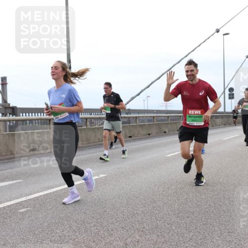 03.10.2025 - Köhlbrandbrückenlauf Lena Gebhardt http://msf.ph/oto/9201944 03.10.2025 15:47:36 Position 2 8931 meine-sportfotos.de