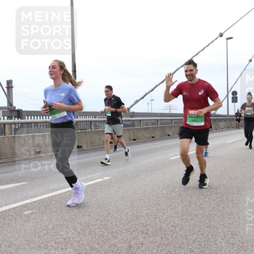 03.10.2025 - Köhlbrandbrückenlauf Lena Gebhardt http://msf.ph/oto/9201945 03.10.2025 15:47:36 Position 2 8931 meine-sportfotos.de