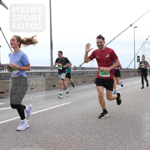 03.10.2025 - Köhlbrandbrückenlauf Lena Gebhardt http://msf.ph/oto/9201946 03.10.2025 15:47:36 Position 2 8217, 8931 meine-sportfotos.de