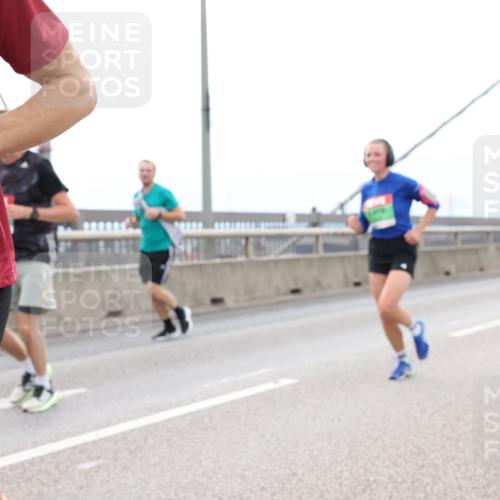 03.10.2025 - Köhlbrandbrückenlauf Lena Gebhardt http://msf.ph/oto/9201954 03.10.2025 15:47:37 Position 2 51 meine-sportfotos.de