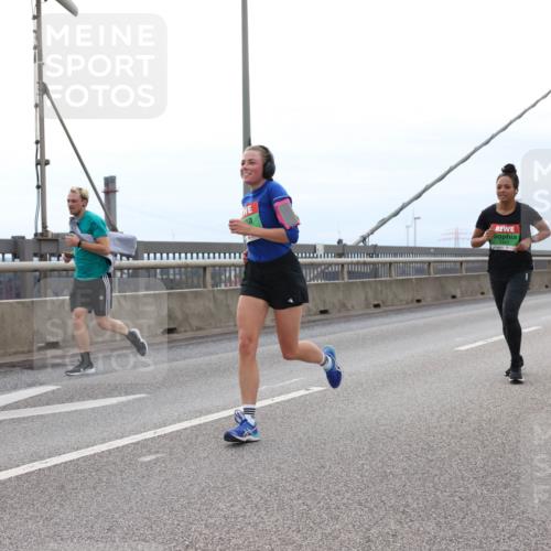 03.10.2025 - Köhlbrandbrückenlauf Lena Gebhardt http://msf.ph/oto/9201958 03.10.2025 15:47:38 Position 2 9097 meine-sportfotos.de