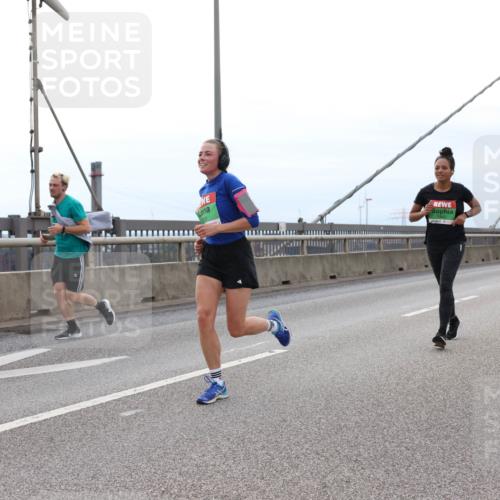 03.10.2025 - Köhlbrandbrückenlauf Lena Gebhardt http://msf.ph/oto/9201959 03.10.2025 15:47:38 Position 2 9097 meine-sportfotos.de