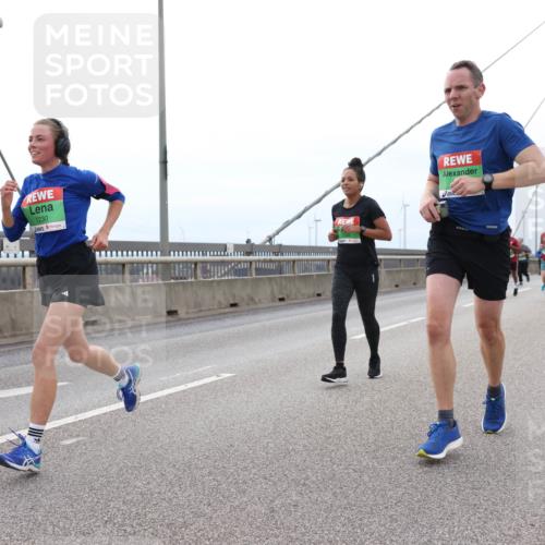 03.10.2025 - Köhlbrandbrückenlauf Lena Gebhardt http://msf.ph/oto/9201960 03.10.2025 15:47:38 Position 2 7230 meine-sportfotos.de
