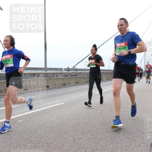 03.10.2025 - Köhlbrandbrückenlauf Lena Gebhardt http://msf.ph/oto/9201961 03.10.2025 15:47:38 Position 2 7230 meine-sportfotos.de