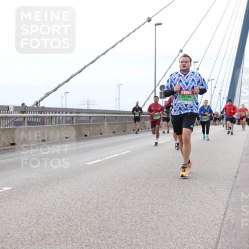 03.10.2025 - Köhlbrandbrückenlauf Lena Gebhardt http://msf.ph/oto/9201968 03.10.2025 15:47:39 Position 2 7653 meine-sportfotos.de