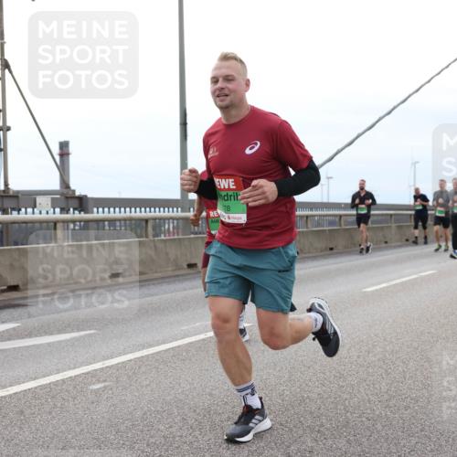 03.10.2025 - Köhlbrandbrückenlauf Lena Gebhardt http://msf.ph/oto/9201983 03.10.2025 15:47:42 Position 2 78 meine-sportfotos.de