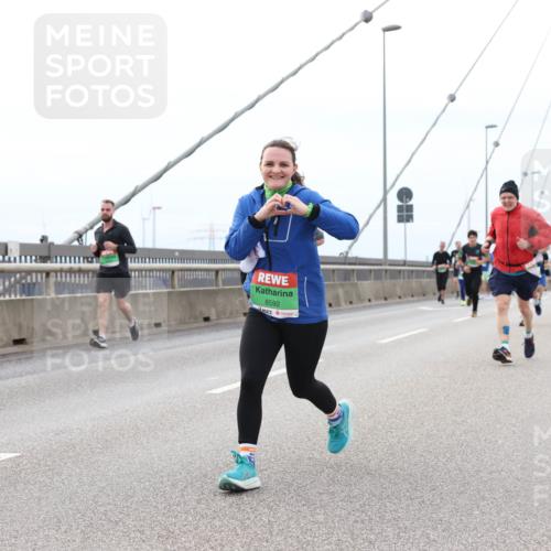 03.10.2025 - Köhlbrandbrückenlauf Lena Gebhardt http://msf.ph/oto/9201987 03.10.2025 15:47:43 Position 2 8592 meine-sportfotos.de
