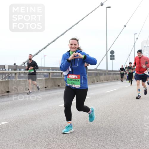 03.10.2025 - Köhlbrandbrückenlauf Lena Gebhardt http://msf.ph/oto/9201988 03.10.2025 15:47:43 Position 2 8592 meine-sportfotos.de