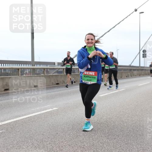 03.10.2025 - Köhlbrandbrückenlauf Lena Gebhardt http://msf.ph/oto/9201989 03.10.2025 15:47:43 Position 2 8592 meine-sportfotos.de