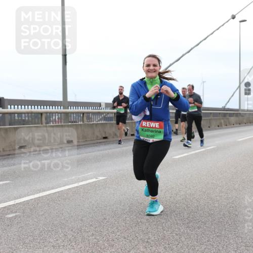 03.10.2025 - Köhlbrandbrückenlauf Lena Gebhardt http://msf.ph/oto/9201990 03.10.2025 15:47:43 Position 2 8592 meine-sportfotos.de