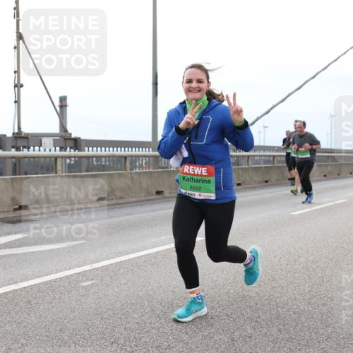 03.10.2025 - Köhlbrandbrückenlauf Lena Gebhardt http://msf.ph/oto/9201991 03.10.2025 15:47:44 Position 2 8592 meine-sportfotos.de
