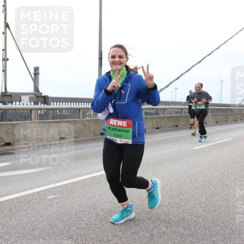 03.10.2025 - Köhlbrandbrückenlauf Lena Gebhardt http://msf.ph/oto/9201992 03.10.2025 15:47:44 Position 2 8592 meine-sportfotos.de