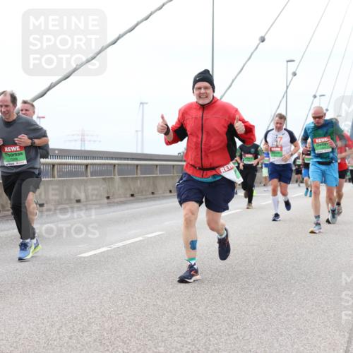 03.10.2025 - Köhlbrandbrückenlauf Lena Gebhardt http://msf.ph/oto/9201995 03.10.2025 15:47:44 Position 2 7208 meine-sportfotos.de