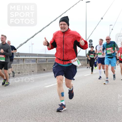 03.10.2025 - Köhlbrandbrückenlauf Lena Gebhardt http://msf.ph/oto/9201999 03.10.2025 15:47:45 Position 2 7208 meine-sportfotos.de