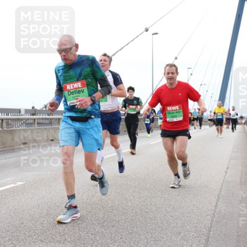 03.10.2025 - Köhlbrandbrückenlauf Lena Gebhardt http://msf.ph/oto/9202010 03.10.2025 15:47:47 Position 2 7207, 9382 meine-sportfotos.de