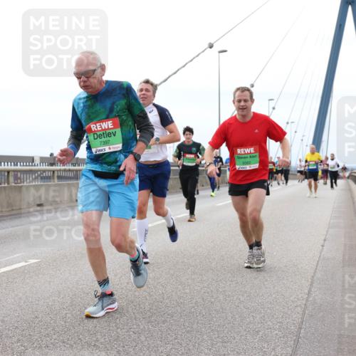 03.10.2025 - Köhlbrandbrückenlauf Lena Gebhardt http://msf.ph/oto/9202011 03.10.2025 15:47:47 Position 2 7397, 9382 meine-sportfotos.de