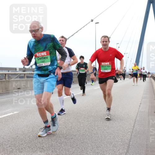 03.10.2025 - Köhlbrandbrückenlauf Lena Gebhardt http://msf.ph/oto/9202012 03.10.2025 15:47:47 Position 2 7397, 9382 meine-sportfotos.de