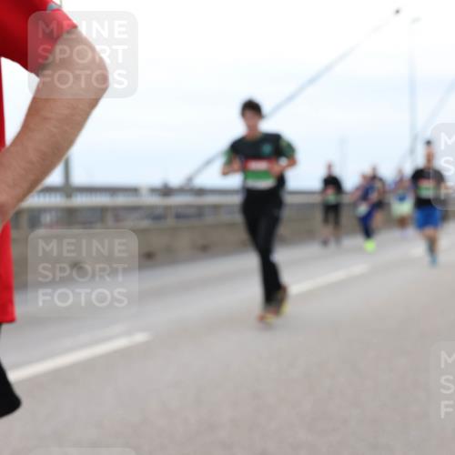 03.10.2025 - Köhlbrandbrückenlauf Lena Gebhardt http://msf.ph/oto/9202023 03.10.2025 15:47:49 Position 2  meine-sportfotos.de