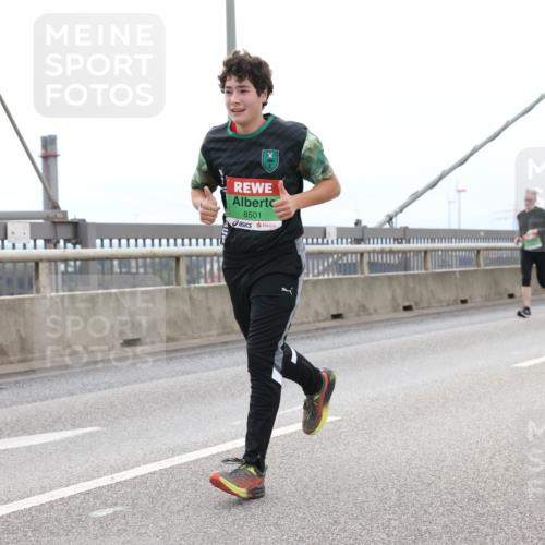 03.10.2025 - Köhlbrandbrückenlauf Lena Gebhardt http://msf.ph/oto/9202030 03.10.2025 15:47:50 Position 2 8501 meine-sportfotos.de