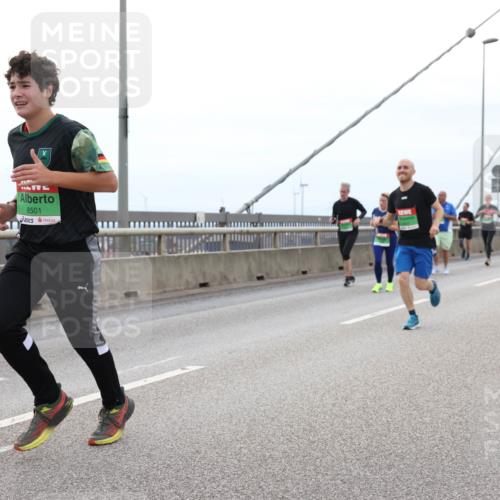 03.10.2025 - Köhlbrandbrückenlauf Lena Gebhardt http://msf.ph/oto/9202031 03.10.2025 15:47:50 Position 2 8501 meine-sportfotos.de