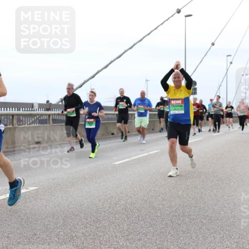 03.10.2025 - Köhlbrandbrückenlauf Lena Gebhardt http://msf.ph/oto/9202038 03.10.2025 15:47:51 Position 2 8220 meine-sportfotos.de