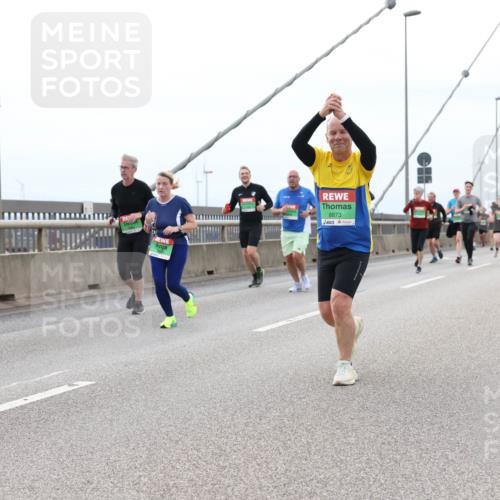 03.10.2025 - Köhlbrandbrückenlauf Lena Gebhardt http://msf.ph/oto/9202040 03.10.2025 15:47:52 Position 2 8873 meine-sportfotos.de