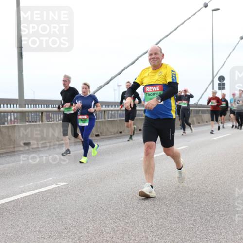 03.10.2025 - Köhlbrandbrückenlauf Lena Gebhardt http://msf.ph/oto/9202043 03.10.2025 15:47:52 Position 2 887 meine-sportfotos.de