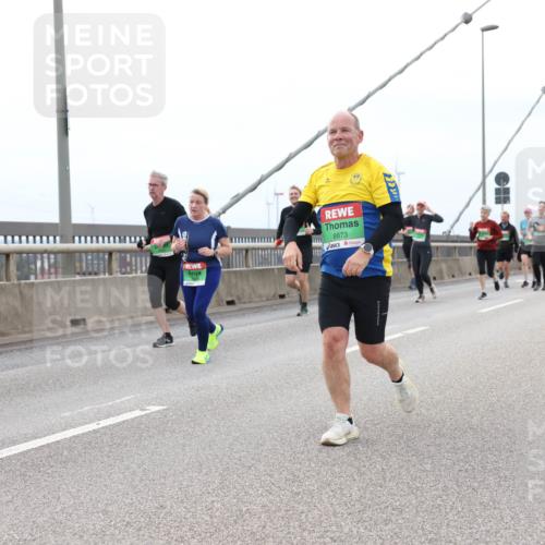 03.10.2025 - Köhlbrandbrückenlauf Lena Gebhardt http://msf.ph/oto/9202044 03.10.2025 15:47:52 Position 2 8873 meine-sportfotos.de