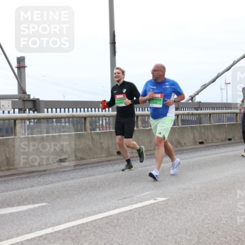 03.10.2025 - Köhlbrandbrückenlauf Lena Gebhardt http://msf.ph/oto/9202058 03.10.2025 15:47:54 Position 2  meine-sportfotos.de
