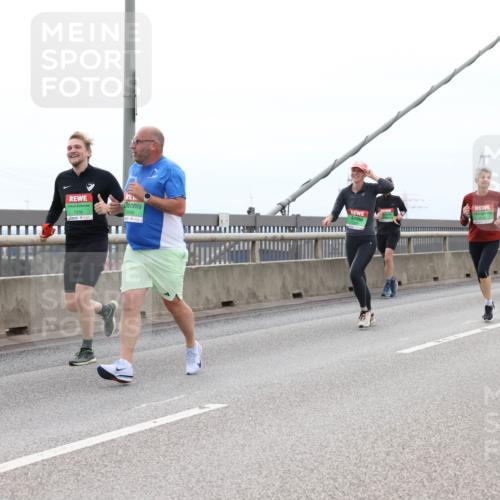 03.10.2025 - Köhlbrandbrückenlauf Lena Gebhardt http://msf.ph/oto/9202059 03.10.2025 15:47:54 Position 2 7379, 9598, 9209 meine-sportfotos.de