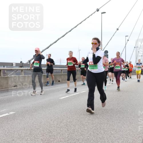 03.10.2025 - Köhlbrandbrückenlauf Lena Gebhardt http://msf.ph/oto/9202062 03.10.2025 15:47:55 Position 2 9209 meine-sportfotos.de