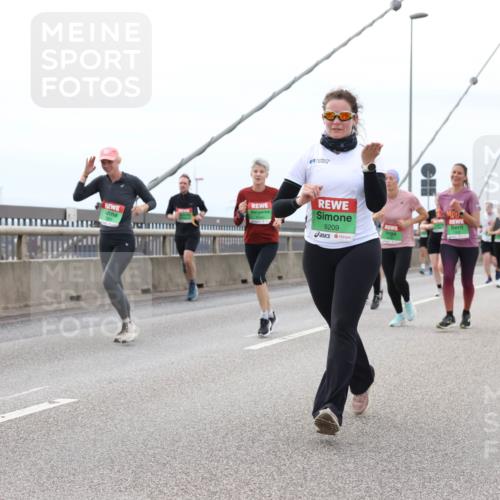 03.10.2025 - Köhlbrandbrückenlauf Lena Gebhardt http://msf.ph/oto/9202063 03.10.2025 15:47:55 Position 2 9209 meine-sportfotos.de