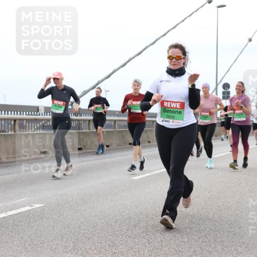 03.10.2025 - Köhlbrandbrückenlauf Lena Gebhardt http://msf.ph/oto/9202064 03.10.2025 15:47:55 Position 2 7354, 9209 meine-sportfotos.de
