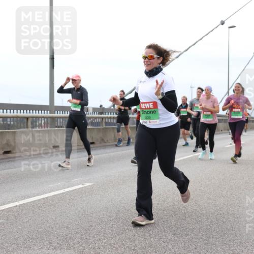 03.10.2025 - Köhlbrandbrückenlauf Lena Gebhardt http://msf.ph/oto/9202067 03.10.2025 15:47:55 Position 2 9209 meine-sportfotos.de