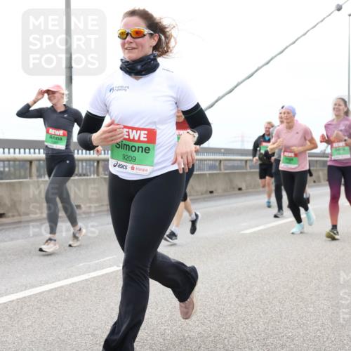 03.10.2025 - Köhlbrandbrückenlauf Lena Gebhardt http://msf.ph/oto/9202069 03.10.2025 15:47:56 Position 2 9209 meine-sportfotos.de