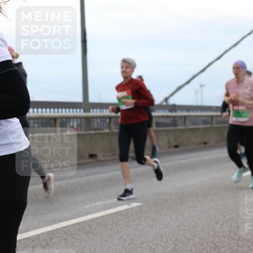 03.10.2025 - Köhlbrandbrückenlauf Lena Gebhardt http://msf.ph/oto/9202071 03.10.2025 15:47:56 Position 2 209 meine-sportfotos.de