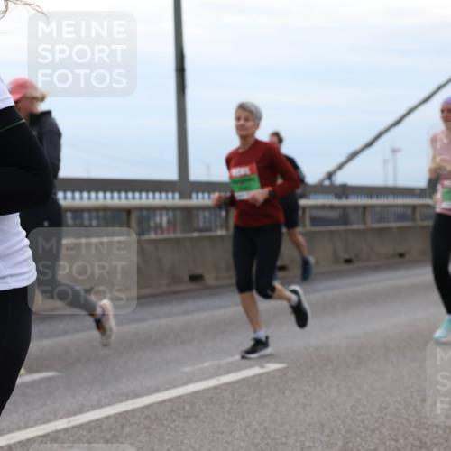 03.10.2025 - Köhlbrandbrückenlauf Lena Gebhardt http://msf.ph/oto/9202072 03.10.2025 15:47:56 Position 2  meine-sportfotos.de