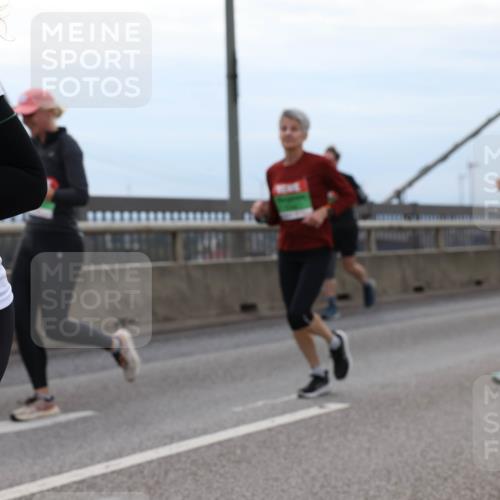 03.10.2025 - Köhlbrandbrückenlauf Lena Gebhardt http://msf.ph/oto/9202073 03.10.2025 15:47:56 Position 2  meine-sportfotos.de