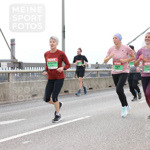 03.10.2025 - Köhlbrandbrückenlauf Lena Gebhardt http://msf.ph/oto/9202074 03.10.2025 15:47:56 Position 2 7354, 8144, 8490, 7350 meine-sportfotos.de