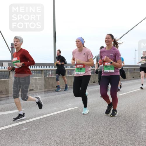03.10.2025 - Köhlbrandbrückenlauf Lena Gebhardt http://msf.ph/oto/9202075 03.10.2025 15:47:57 Position 2 8490, 7350 meine-sportfotos.de