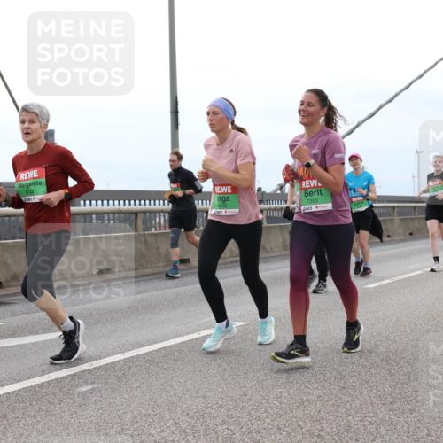 03.10.2025 - Köhlbrandbrückenlauf Lena Gebhardt http://msf.ph/oto/9202077 03.10.2025 15:47:57 Position 2 8144, 8490, 7350 meine-sportfotos.de