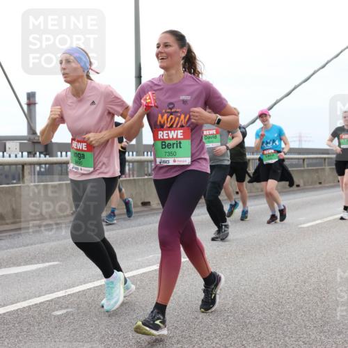 03.10.2025 - Köhlbrandbrückenlauf Lena Gebhardt http://msf.ph/oto/9202079 03.10.2025 15:47:57 Position 2 8490, 7350 meine-sportfotos.de