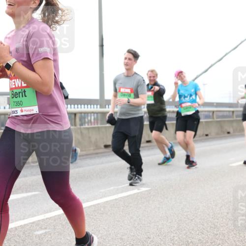 03.10.2025 - Köhlbrandbrückenlauf Lena Gebhardt http://msf.ph/oto/9202080 03.10.2025 15:47:58 Position 2 8490, 7350 meine-sportfotos.de